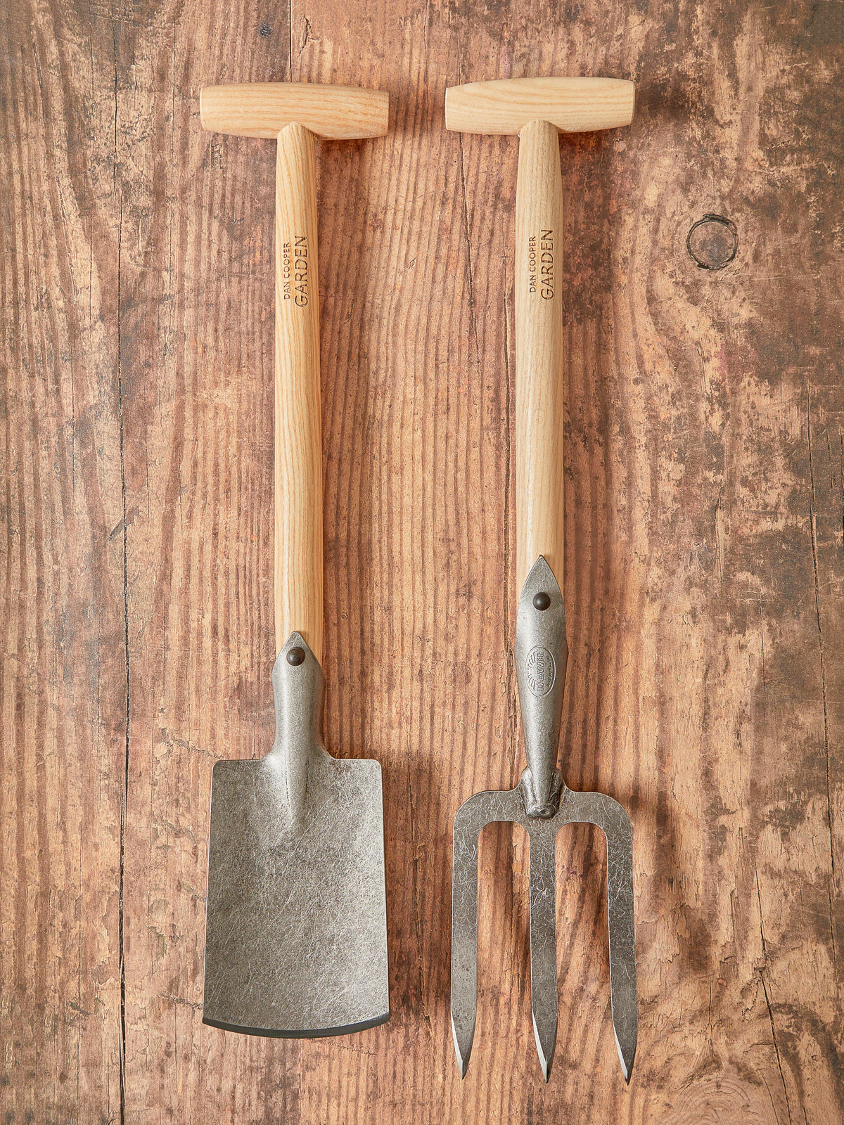 Signature Hand Spade, T Handle