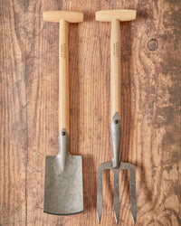 Signature Hand Spade, T Handle