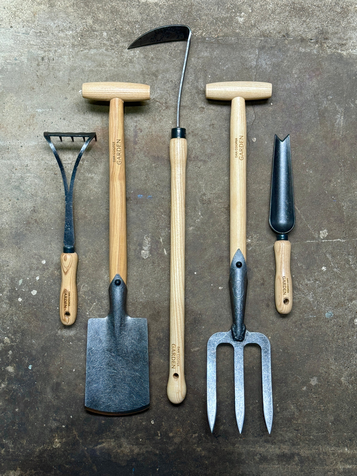 Signature Hand Spade, T Handle