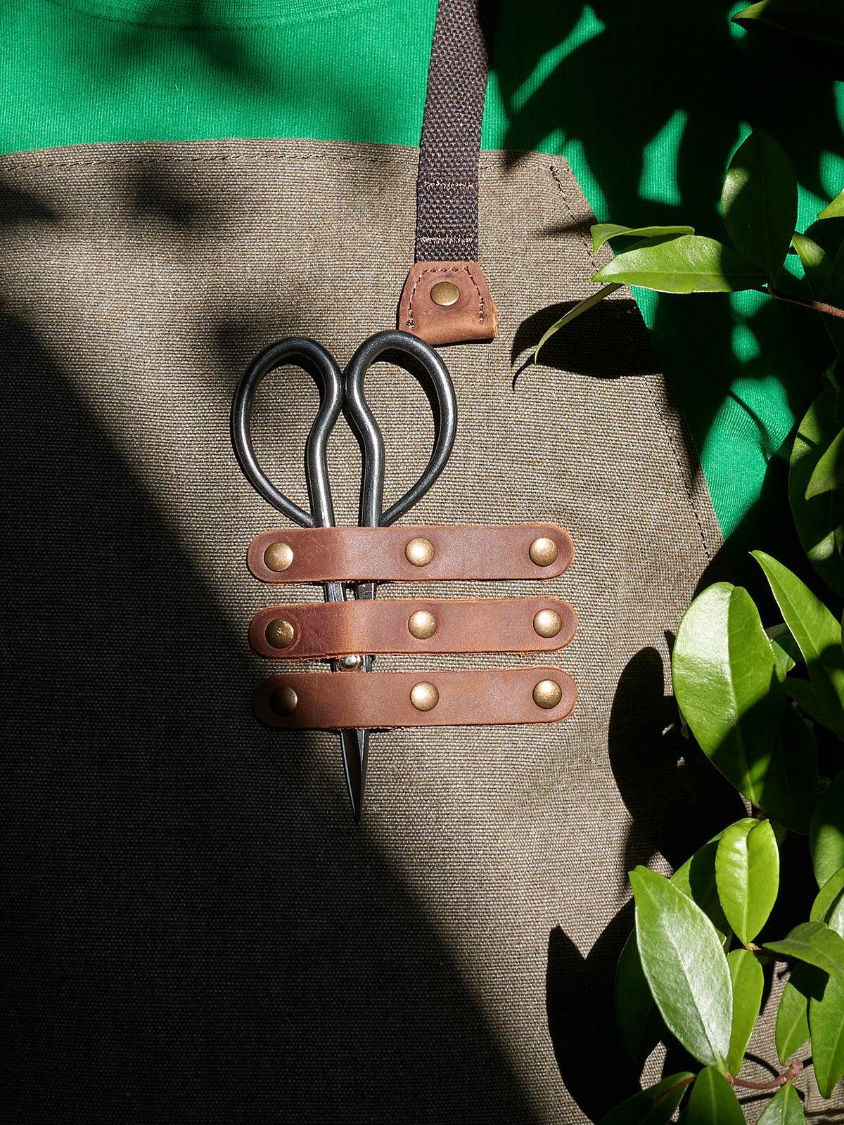 Signature Gardening Apron, Olive Green